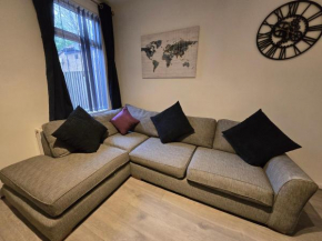 Contractors, City Centre, 4 Double Rooms, 3 Showers-Toilets, Sleeps 10, 4 TVs